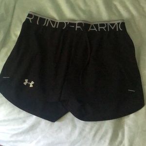 Black underarmour shorts